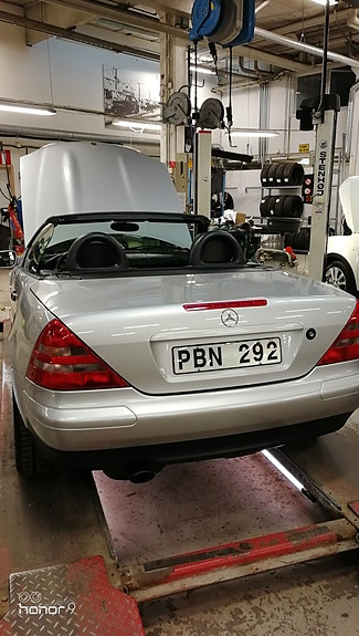 Mercedes-Benz SLK230 5 of 6