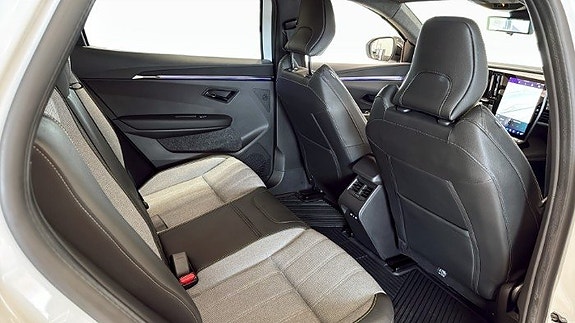 Renault Scenic E-Tech 13 of 24