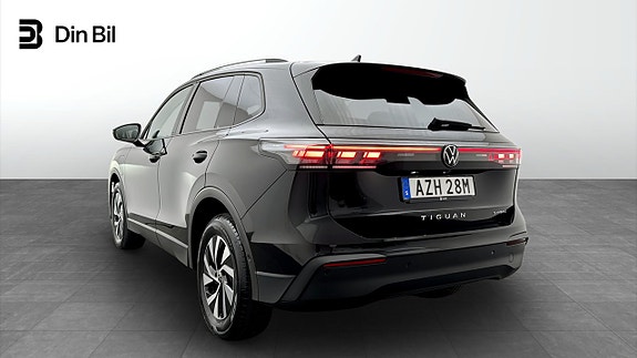Volkswagen Tiguan 3 of 19
