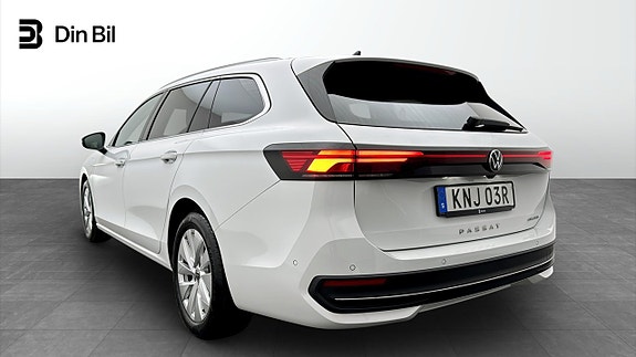 Volkswagen Passat 3 of 19