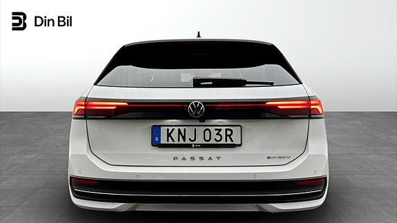 Volkswagen Passat 5 of 19
