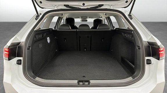 Volkswagen Passat 12 of 19