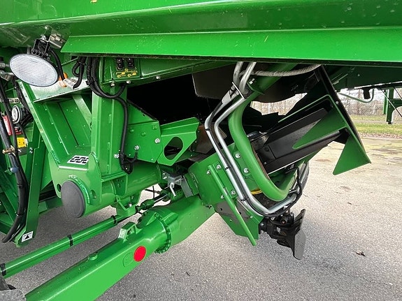 John Deere T670 14 of 16