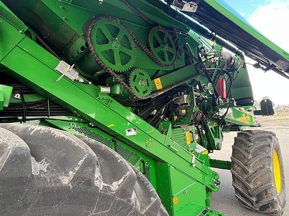 John Deere T670 13 of 16