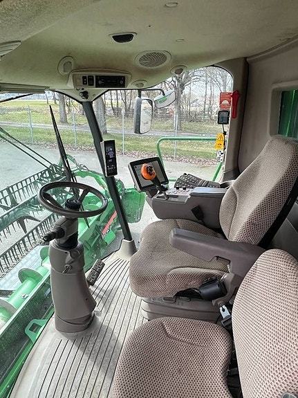 John Deere T670 15 of 16