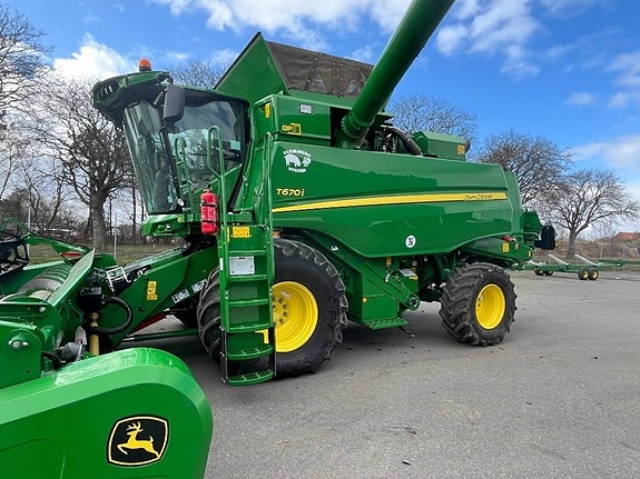 John Deere T670 2 of 16