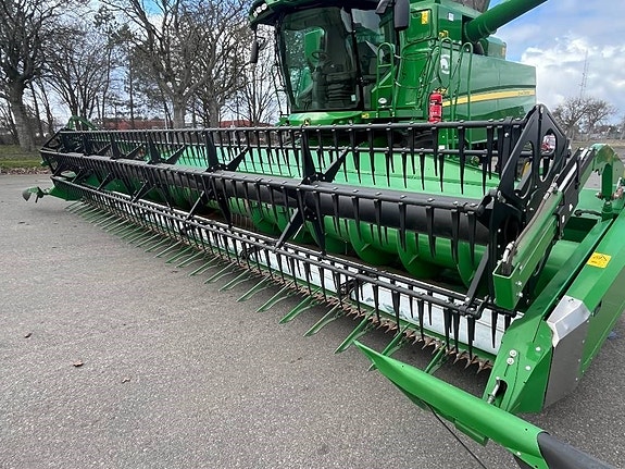 John Deere T670 7 of 16