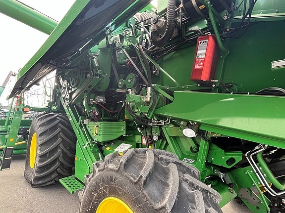 John Deere T670 12 of 16