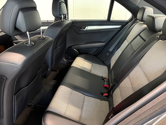 Mercedes-Benz C180 16 of 18