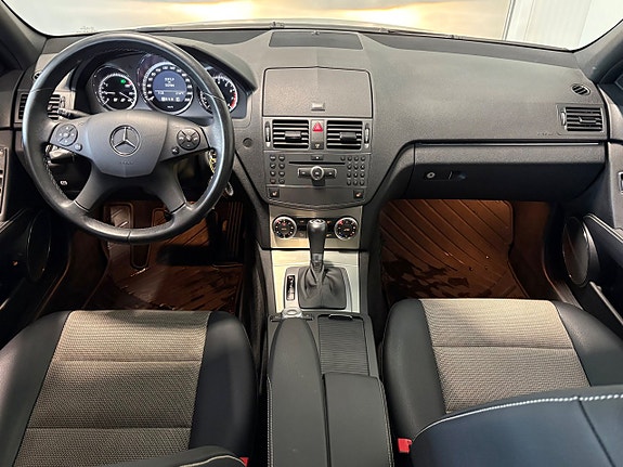 Mercedes-Benz C180 11 of 18