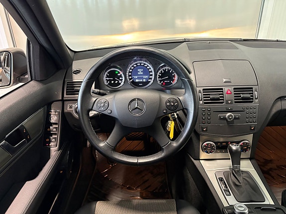 Mercedes-Benz C180 10 of 18