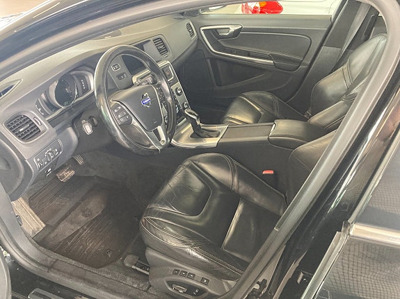 Volvo V60 4 of 11