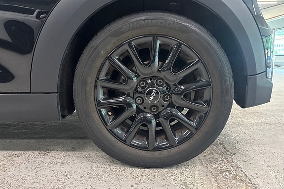 MINI Cooper 15 of 18