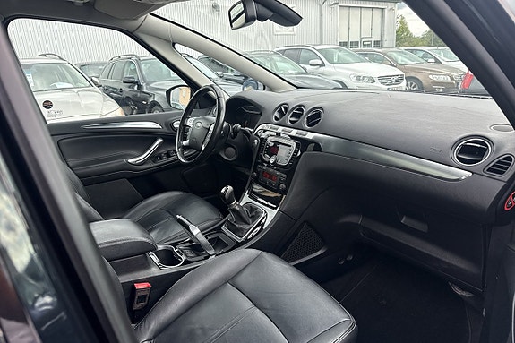 Ford S-MAX 18 of 21