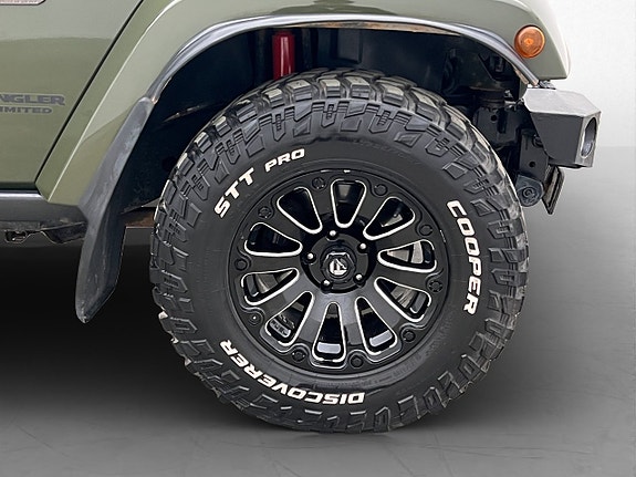 Jeep Wrangler Unlimited 25 of 28