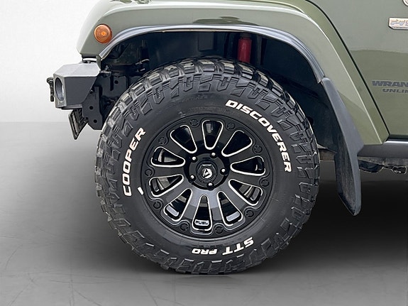 Jeep Wrangler Unlimited 27 of 28