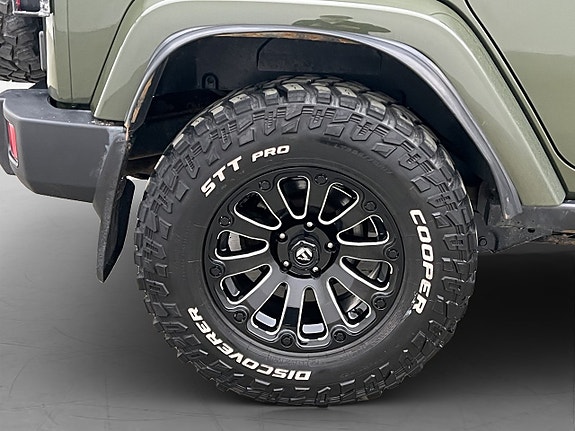 Jeep Wrangler Unlimited 26 of 28