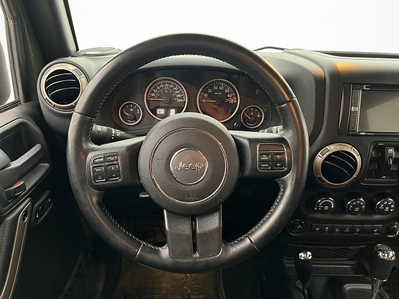 Jeep Wrangler Unlimited 14 of 28