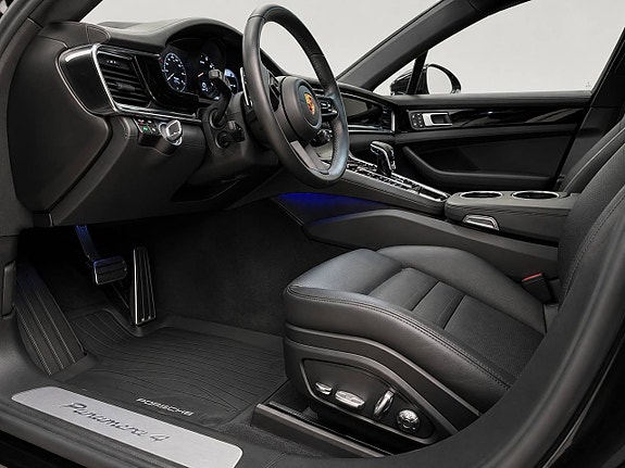 Porsche Panamera 4 8 of 13
