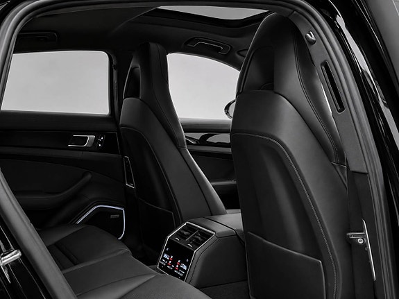 Porsche Panamera 4 12 of 13