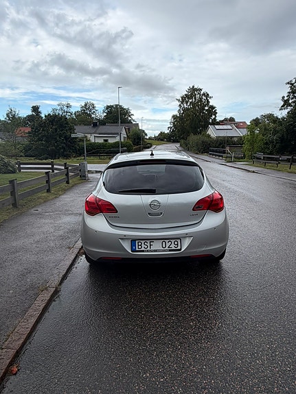 Opel Astra 2 of 15