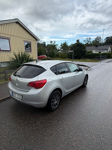 Opel Astra 8 of 15