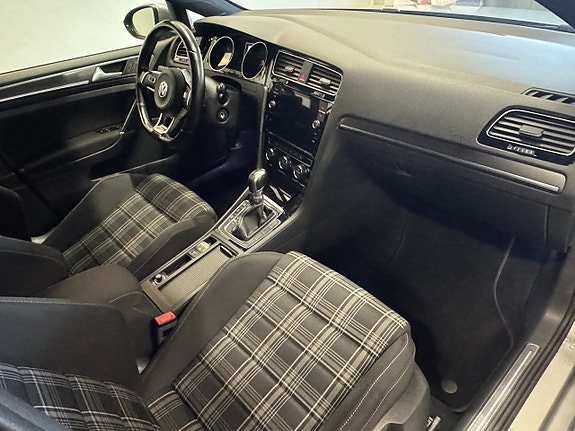 Volkswagen Golf I 9 of 22