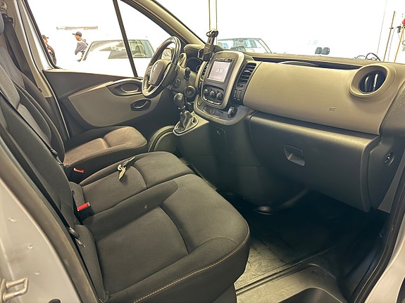 Renault Trafic 6 of 9