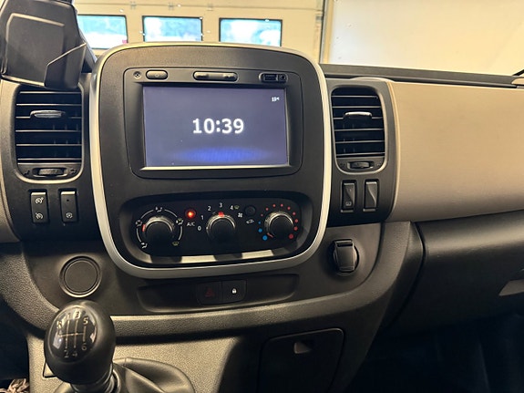 Renault Trafic 7 of 9