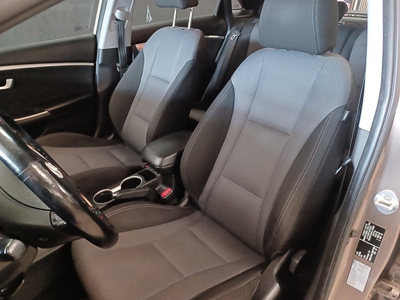 Hyundai i30 12 of 16