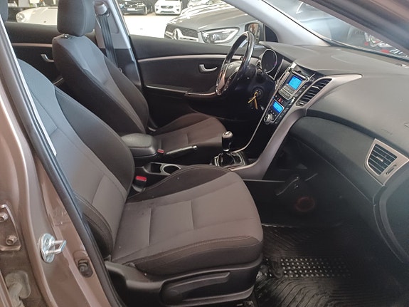 Hyundai i30 8 of 16