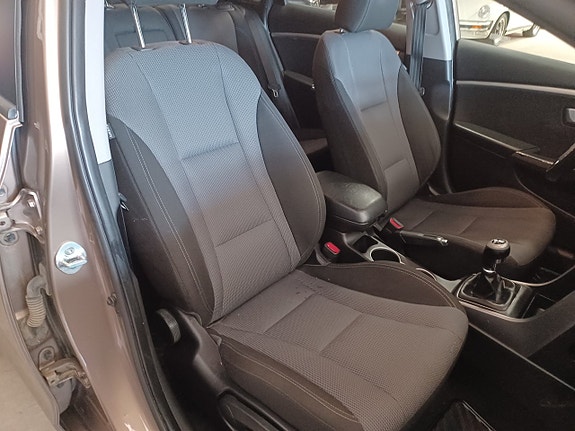 Hyundai i30 10 of 16