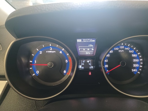 Hyundai i30 13 of 16