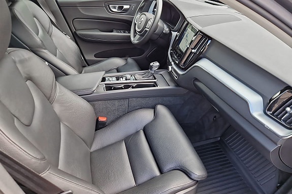 Volvo XC60 8 of 15