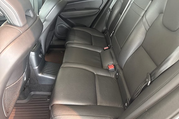 Volvo XC60 12 of 23