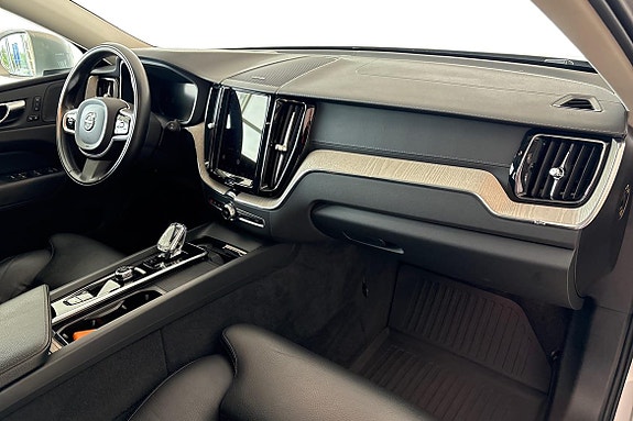 Volvo XC60 10 of 23