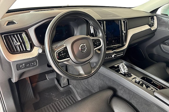 Volvo XC60 8 of 23