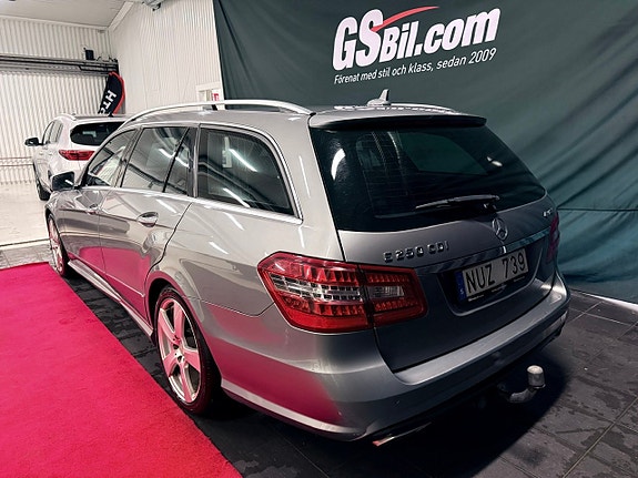 Mercedes-Benz E250 10 of 12