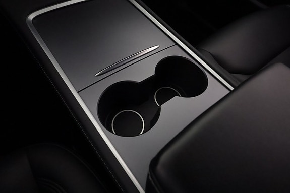 Tesla Model Y 23 of 26