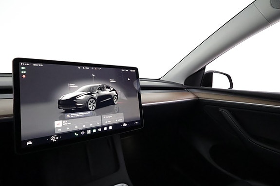 Tesla Model Y 22 of 26