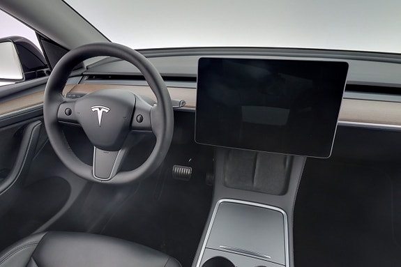 Tesla Model Y 15 of 26