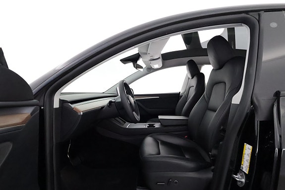 Tesla Model Y 10 of 26