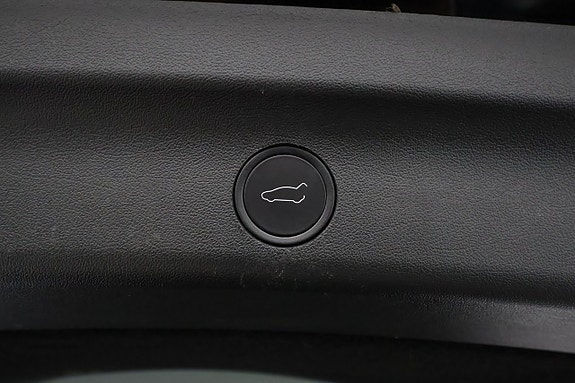 Tesla Model Y 26 of 26
