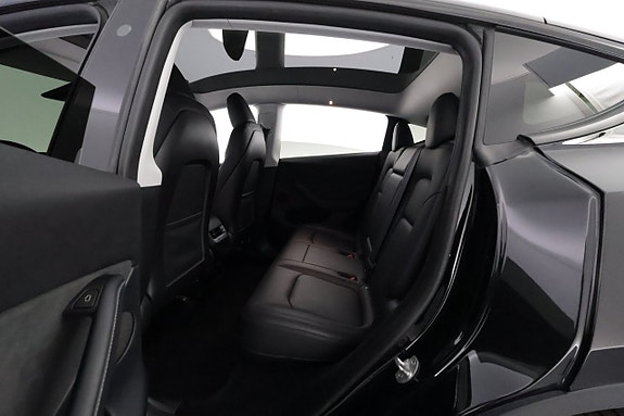 Tesla Model Y 12 of 26