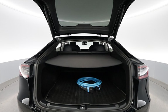 Tesla Model Y 25 of 26