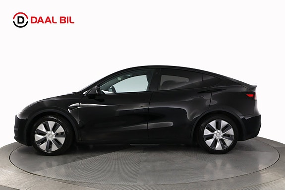 Tesla Model Y 9 of 26
