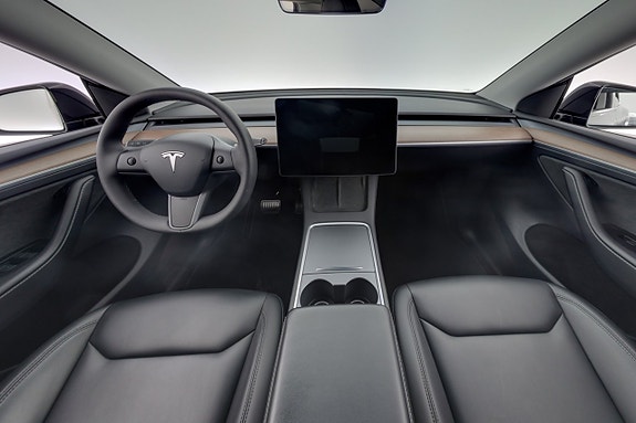 Tesla Model Y 13 of 26