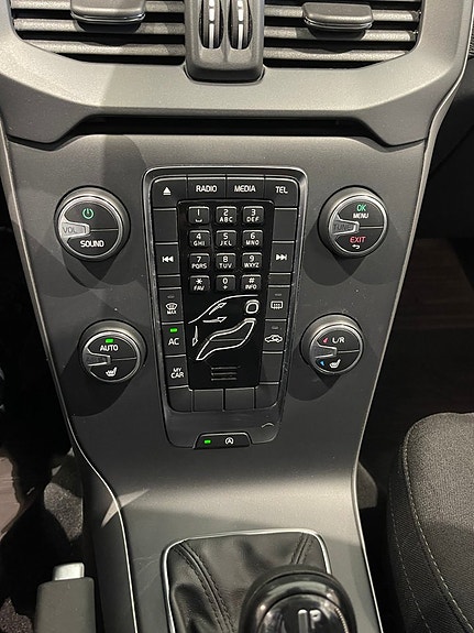Volvo V40 14 of 23