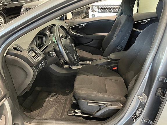 Volvo V40 8 of 23