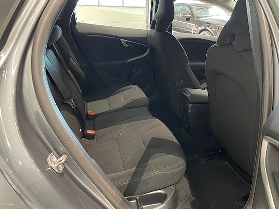 Volvo V40 19 of 23